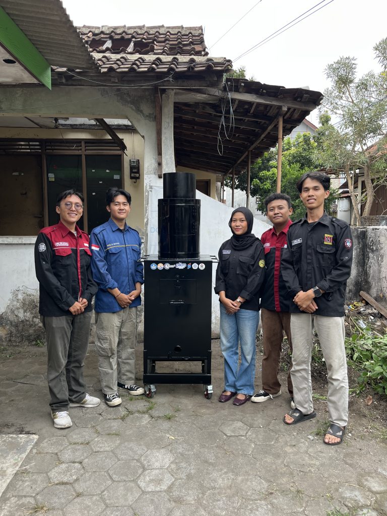Mahasiswa UGM Ciptakan “Gelora”, Inovasi Incinerator Portable Ramah Lingkungan untuk Atasi Sampah Rumah Tangga